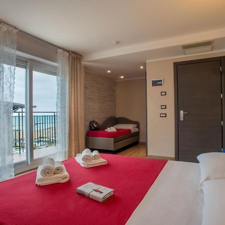 Hotel London กัตตอลิกา ภายนอก รูปภาพ