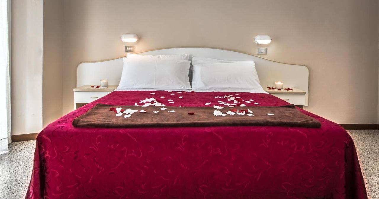 Hotel London กัตตอลิกา ภายนอก รูปภาพ
