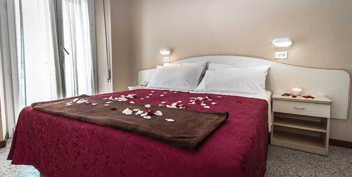 Hotel London กัตตอลิกา ภายนอก รูปภาพ
