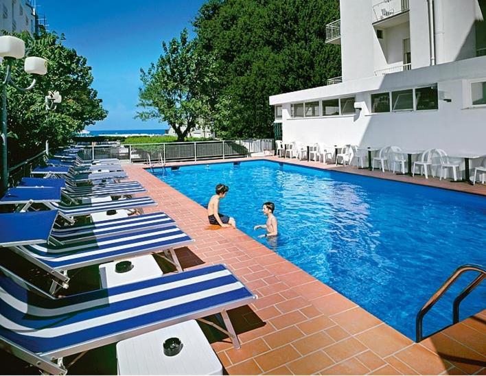 Hotel London กัตตอลิกา ภายนอก รูปภาพ