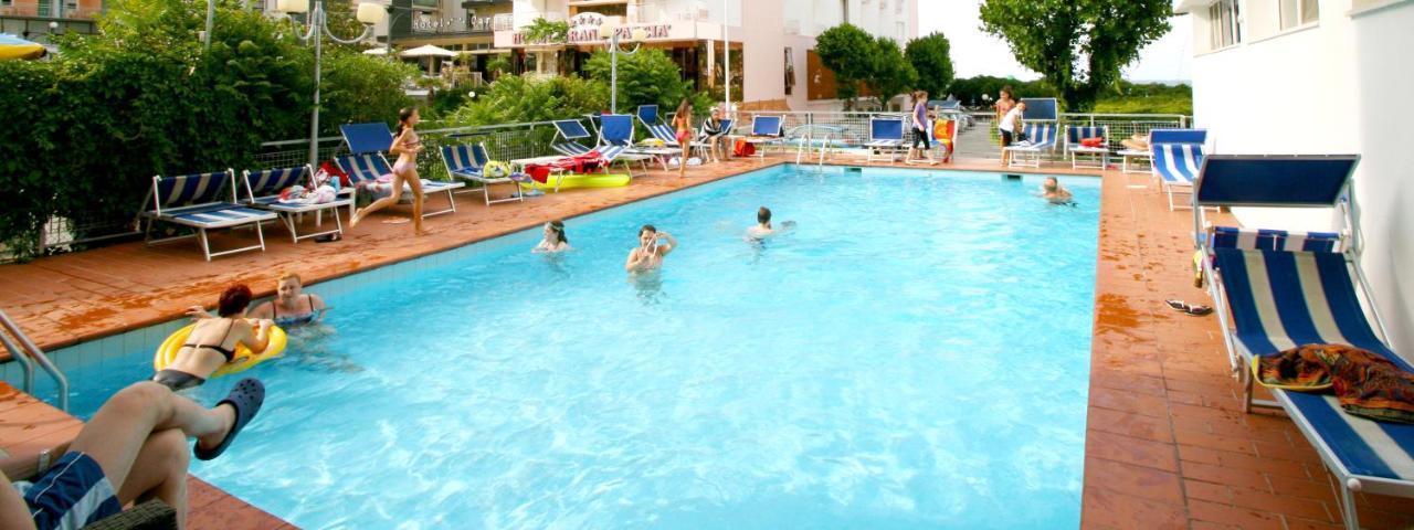 Hotel London กัตตอลิกา ภายนอก รูปภาพ