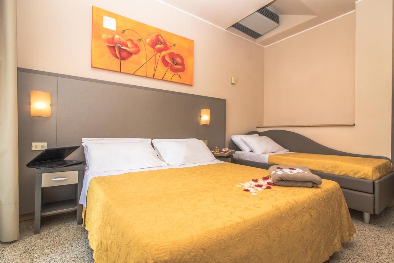 Hotel London กัตตอลิกา ภายนอก รูปภาพ