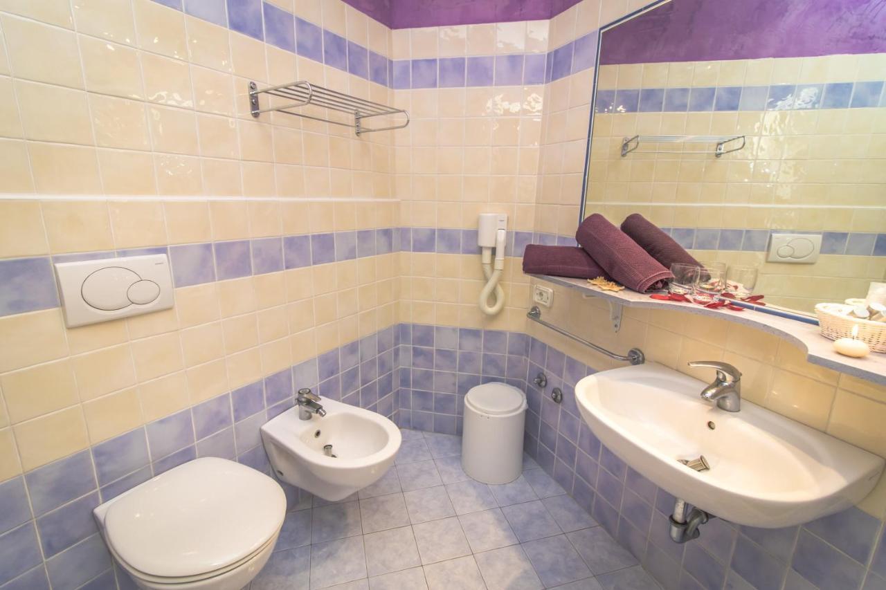 Hotel London กัตตอลิกา ภายนอก รูปภาพ