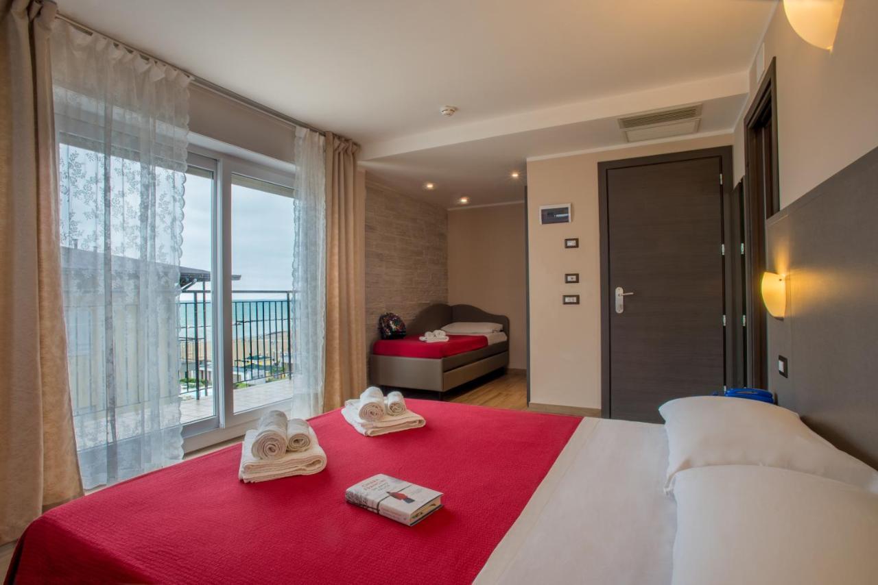 Hotel London กัตตอลิกา ภายนอก รูปภาพ