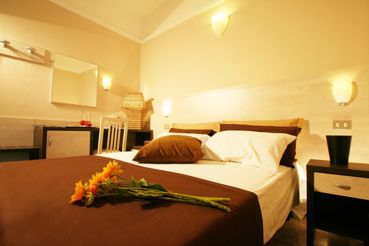 Hotel London กัตตอลิกา ภายนอก รูปภาพ